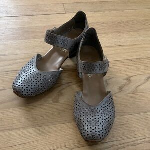 Rieker Gray Laser-Cut Mary Jane leather women’s shoes US 9 EUR 40